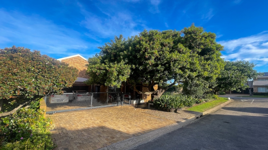 5 Bedroom Property for Sale in Glentana Western Cape